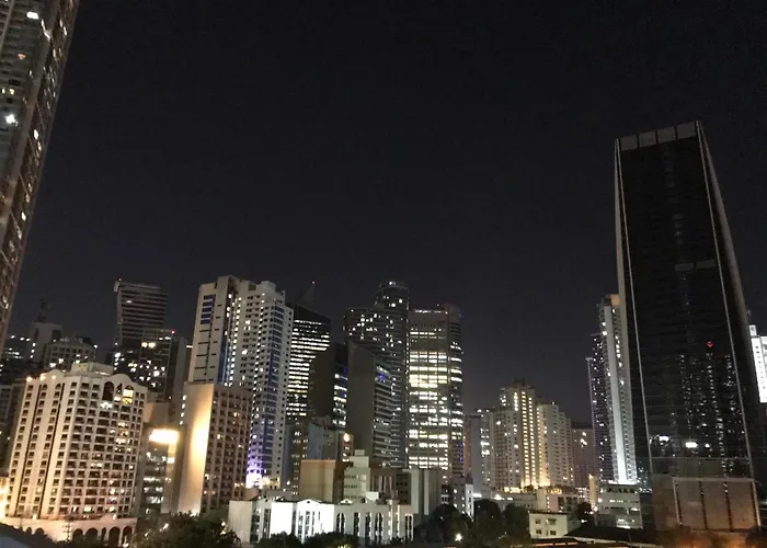 Cosy With Balcony 100mbps And Netflix 公寓 *